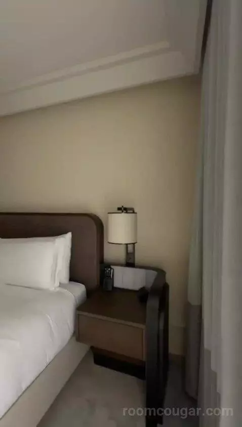 Premium Guestroom with Bay View, Historic Building, High Floor, 1 King (#647) bed picture #8