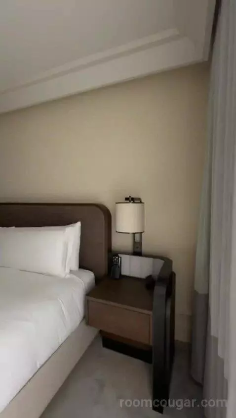 Premium Guestroom with Bay View, Historic Building, High Floor, 1 King (#647) bed picture #9