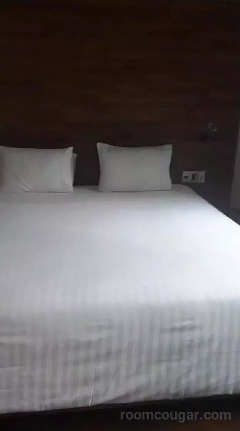 Superior Double Room (#819) bed picture #9