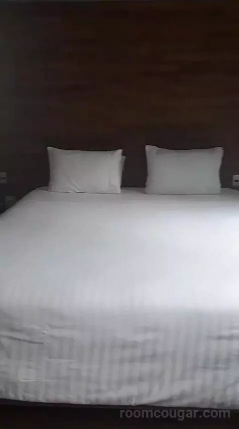 Superior Double Room (#819) bed picture #12