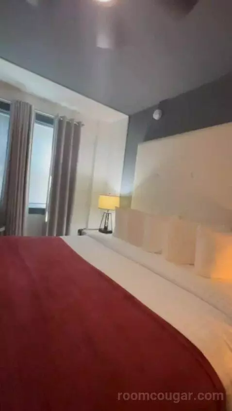 Deluxe Queen Room bed picture #4