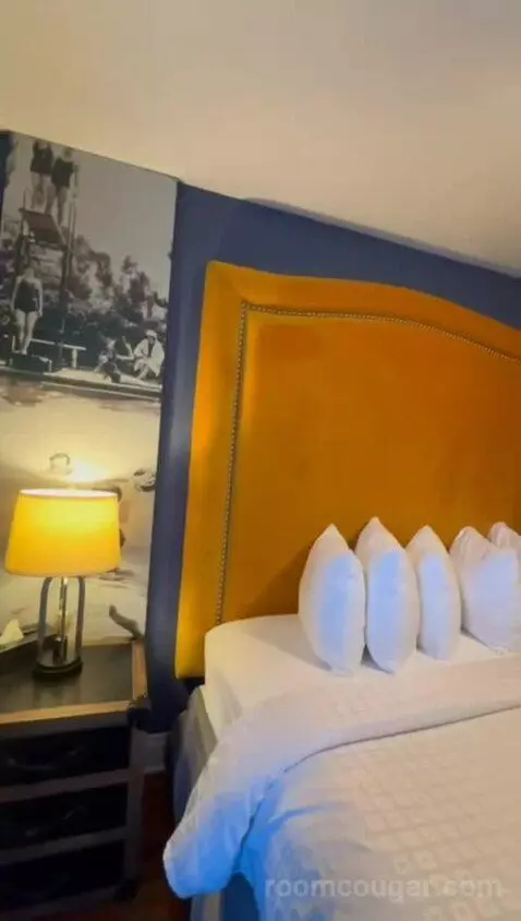 King Room Balcony (#120) bed picture #4