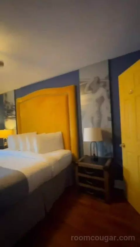 King Room Balcony (#120) bed picture #1