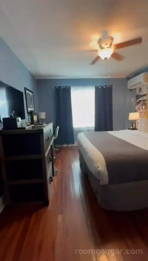 King Room (#119) bed picture #10
