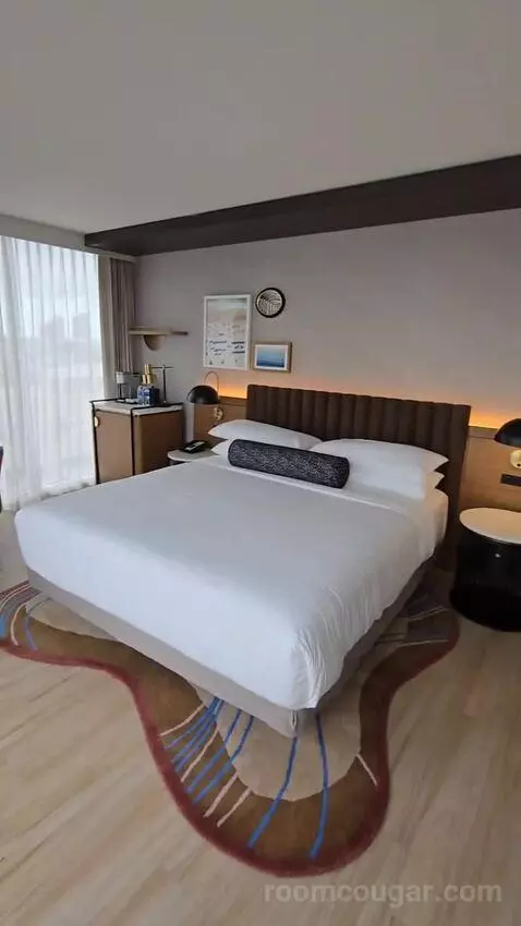 Deluxe King Room (#901) bed picture #2