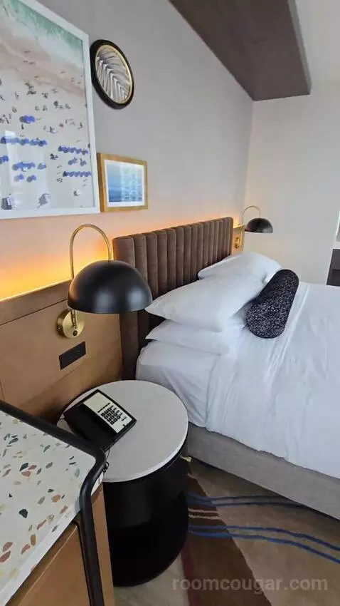 Deluxe King Room (#901) bed picture #5