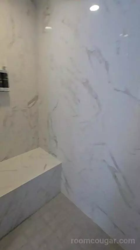 Deluxe King Room (#901) bathroom picture #5