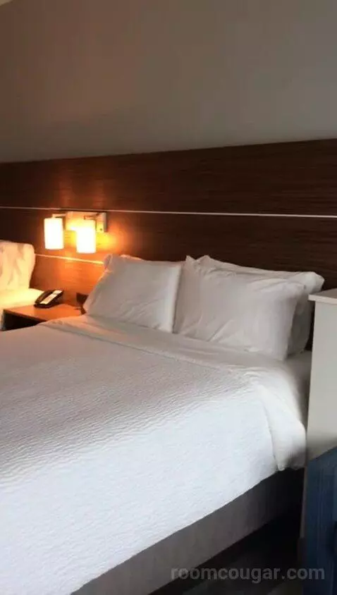 Queen Room with Two Queen Beds (#218) bed picture #7