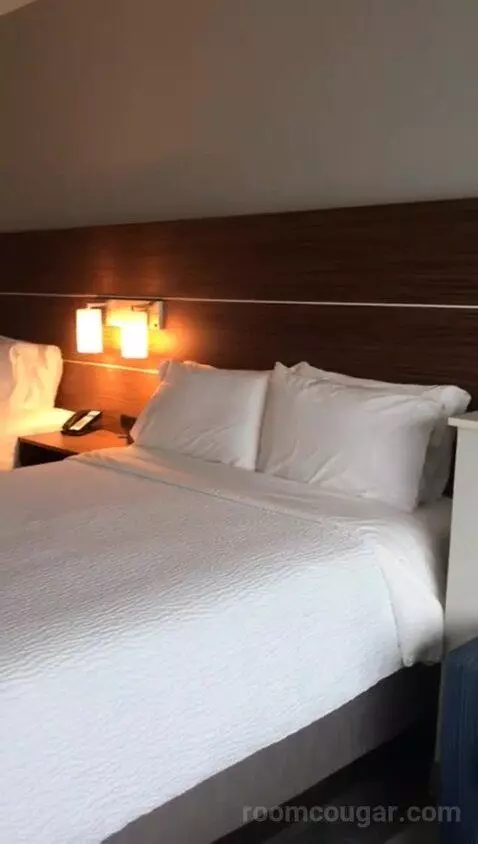 Queen Room with Two Queen Beds (#218) bed picture #8