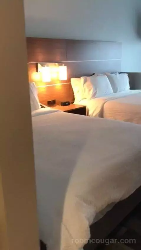Queen Room with Two Queen Beds (#218) bed picture #3