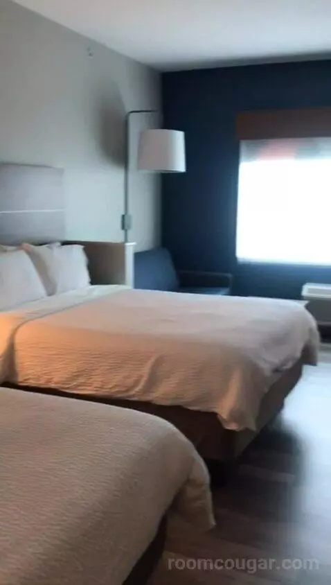 Queen Room with Two Queen Beds (#218) bed picture #5