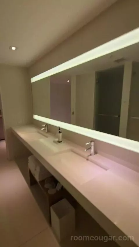 Oceanfront Bungalow Suite (#352) bathroom picture #9