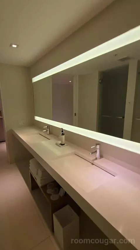 Oceanfront Bungalow Suite (#352) bathroom picture #10