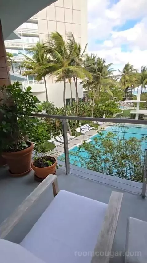 Oceanfront Bungalow Suite (#352) view picture #5