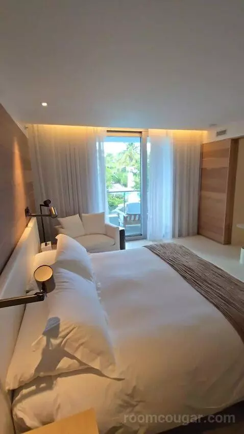 Bungalow with Pool View (#357) bed picture #12