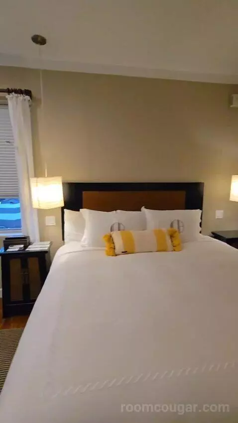 Junior Suite King (#102) bed picture #5
