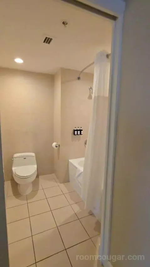 Sagamore Two Double Beds Suite (#403) bathroom picture #1