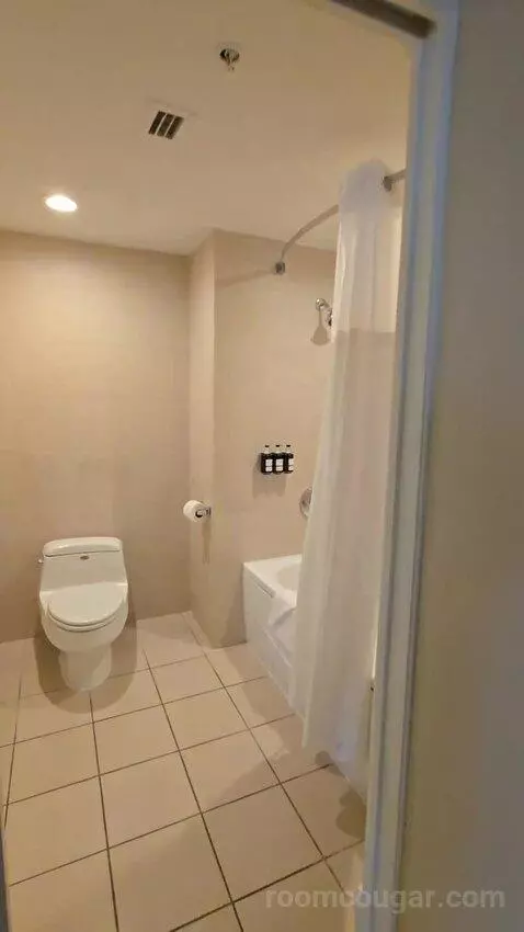 Sagamore Two Double Beds Suite (#403) bathroom picture #2