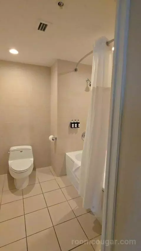 Sagamore Two Double Beds Suite (#403) bathroom picture #3