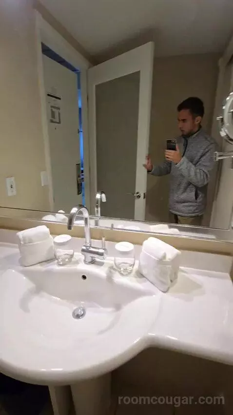Sagamore Two Double Beds Suite (#403) bathroom picture #11