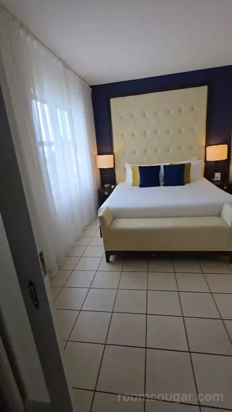 Sagamore King Suite (#408) bed picture #4