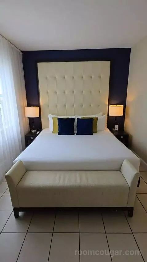 Sagamore King Suite (#408) bed picture #9