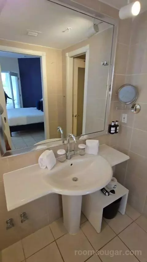 Sagamore Garden View Suite (#411) bathroom picture #10