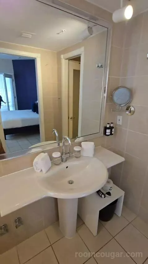 Sagamore Garden View Suite (#411) bathroom picture #11