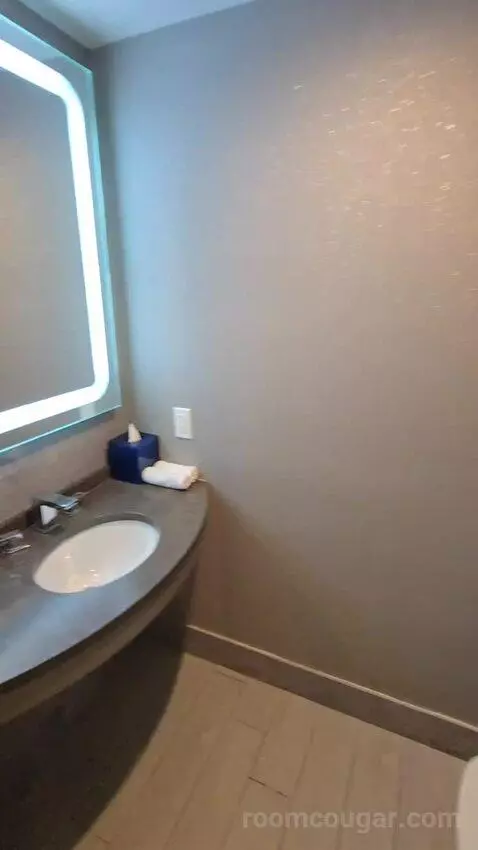 Bungalow (#1004) bathroom picture #1