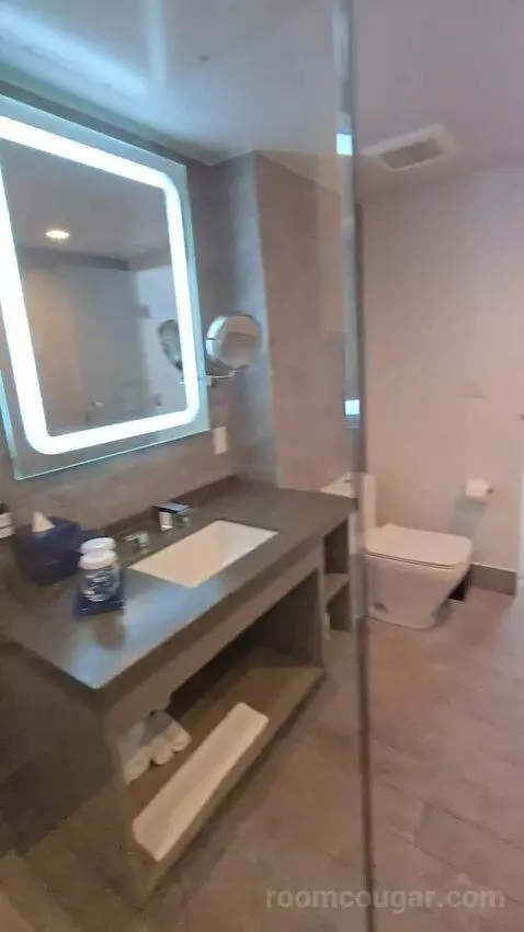 Bungalow (#1004) bathroom picture #10