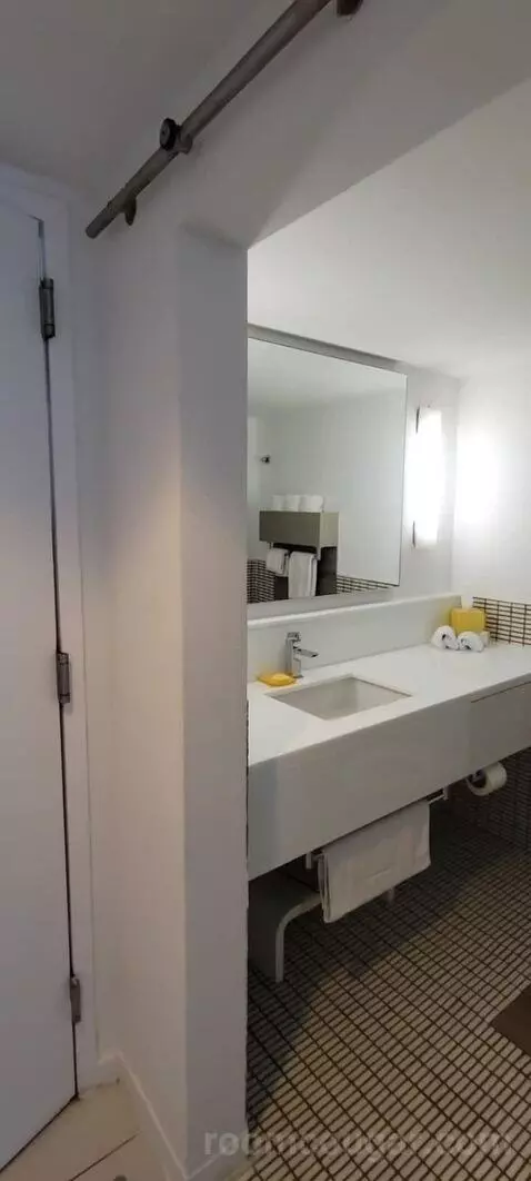 Deluxe Double Room (#1535) bathroom picture #1