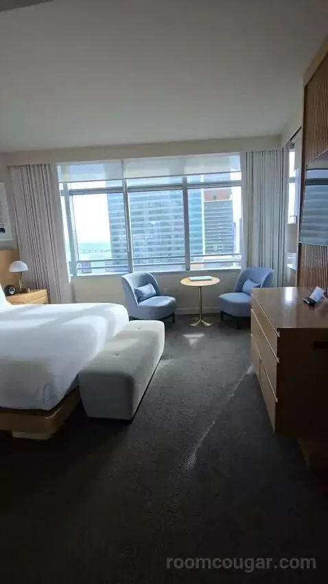 Bay View King, Accessible (#1812) bed picture #2