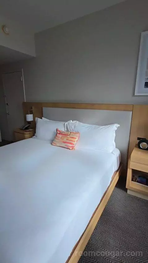Bay View King, Accessible (#1812) bed picture #6