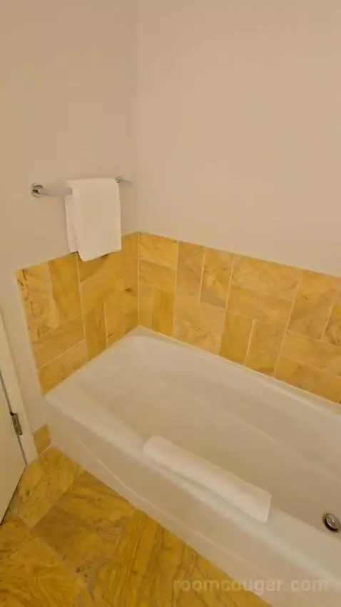 Bay View Queen (#1818) bathroom picture #1