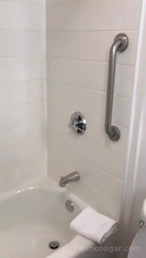 King Room (#201) bathroom picture #5
