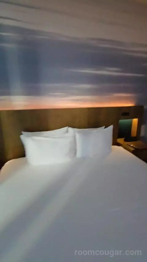 One Bedroom Residence Suite (#806) bed picture #2
