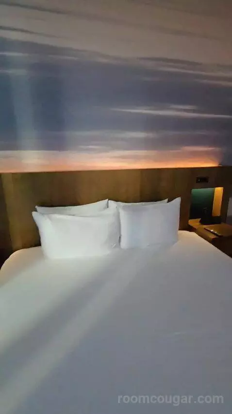 One Bedroom Residence Suite (#806) bed picture #3