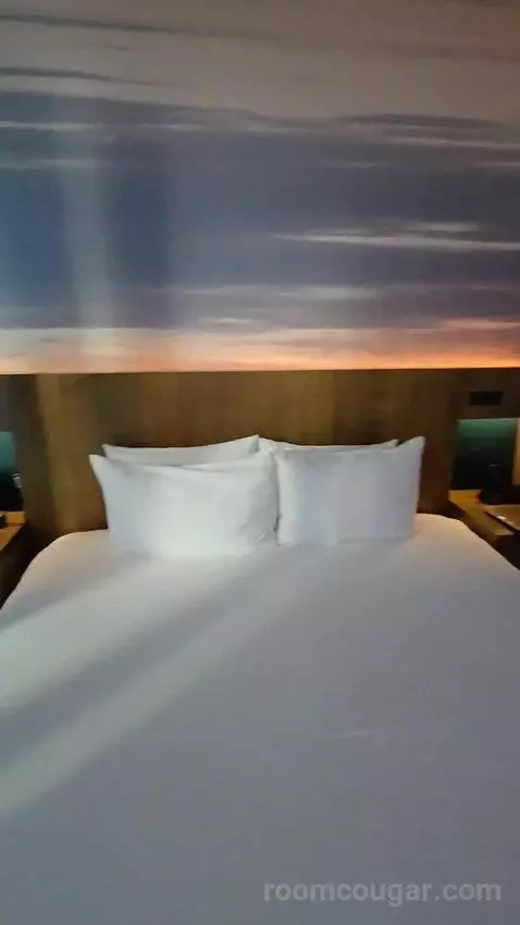 One Bedroom Residence Suite (#806) bed picture #6