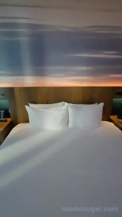 One Bedroom Residence Suite (#806) bed picture #7
