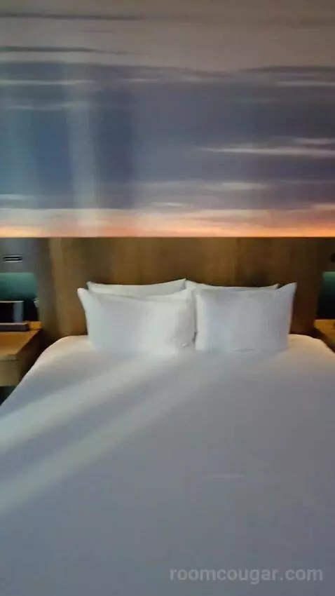 One Bedroom Residence Suite (#806) bed picture #8