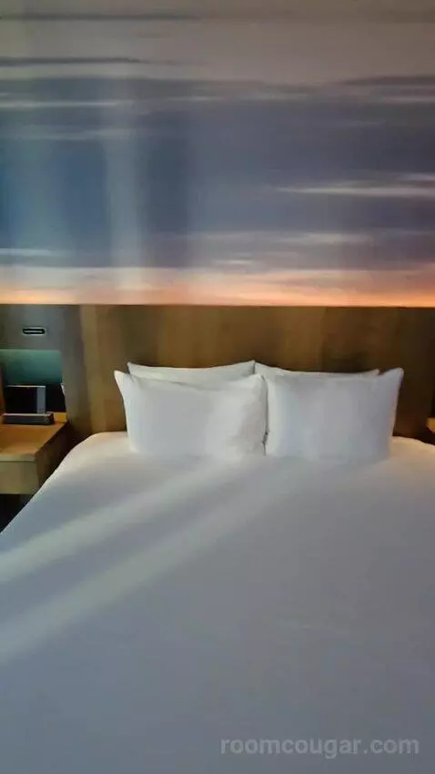 One Bedroom Residence Suite (#806) bed picture #9