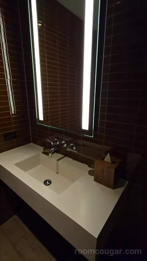 One Bedroom Residence Suite (#806) bathroom picture #3