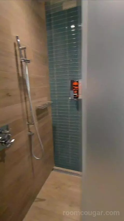 Urban King Room (#2413) bathroom picture #2