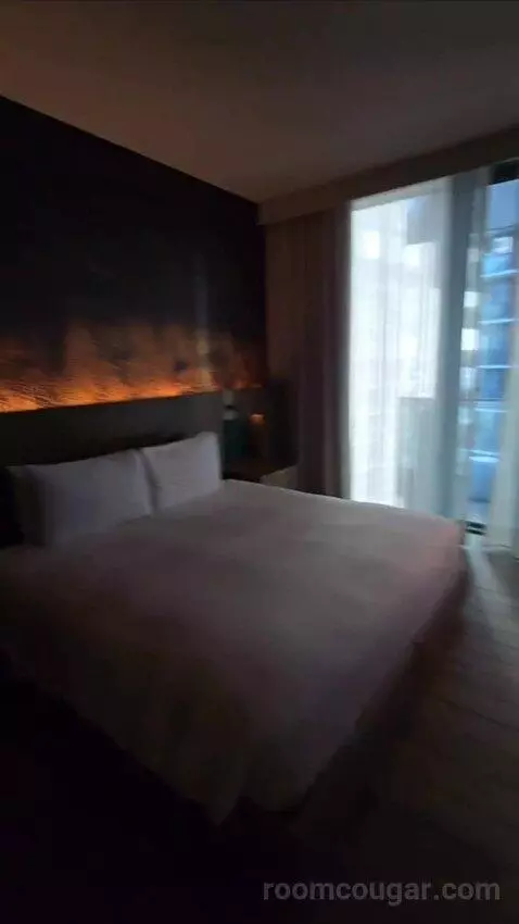 Urban King Room (#2413) bed picture #2
