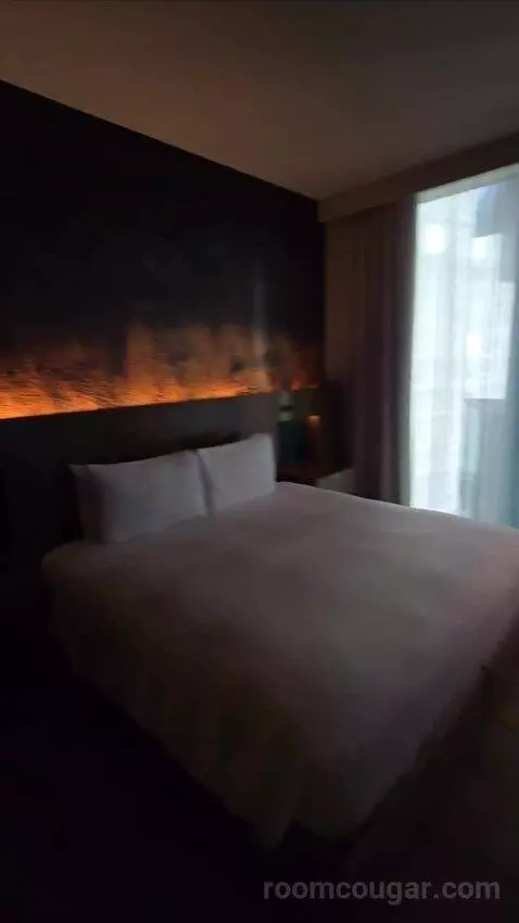 Urban King Room (#2413) bed picture #3