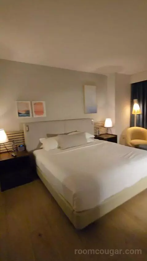 King Room with City View - High Floor (#2604) bed picture #5