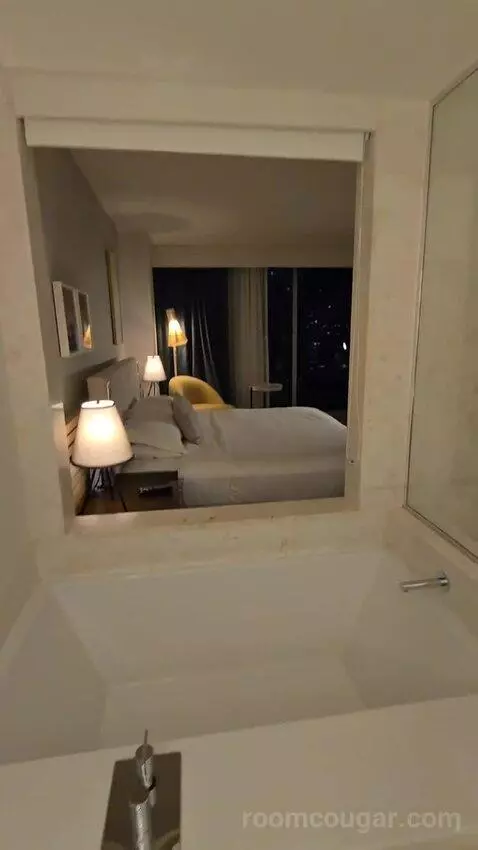 King Room with City View - High Floor (#2604) bathroom picture #5