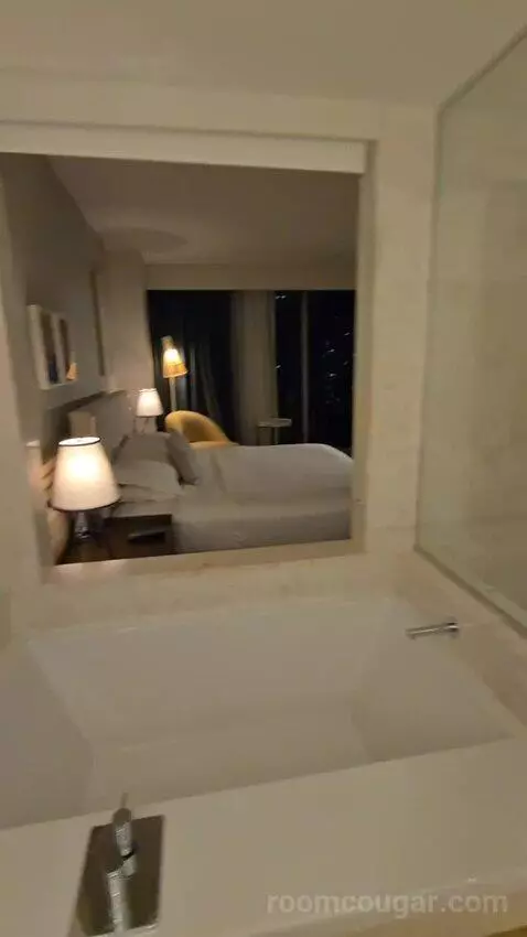 King Room with City View - High Floor (#2604) bathroom picture #6