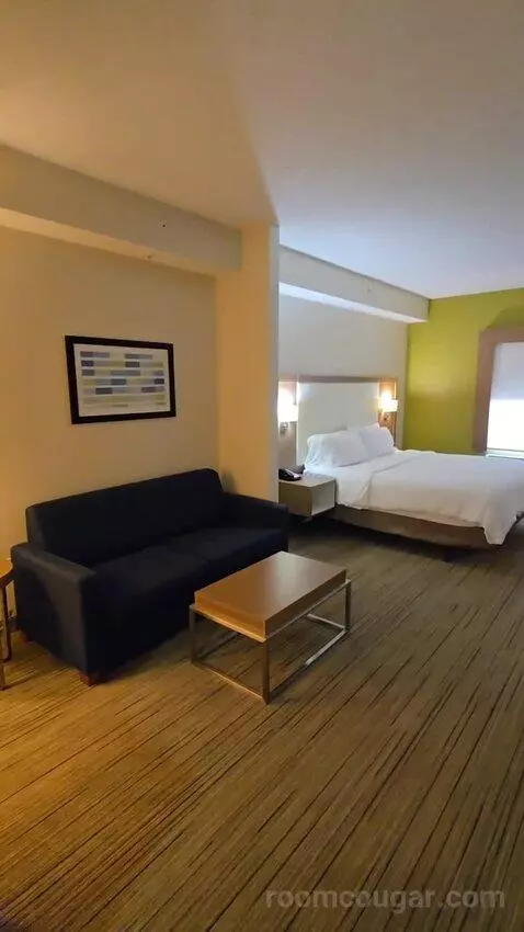 King Suite (#113) bed picture #2