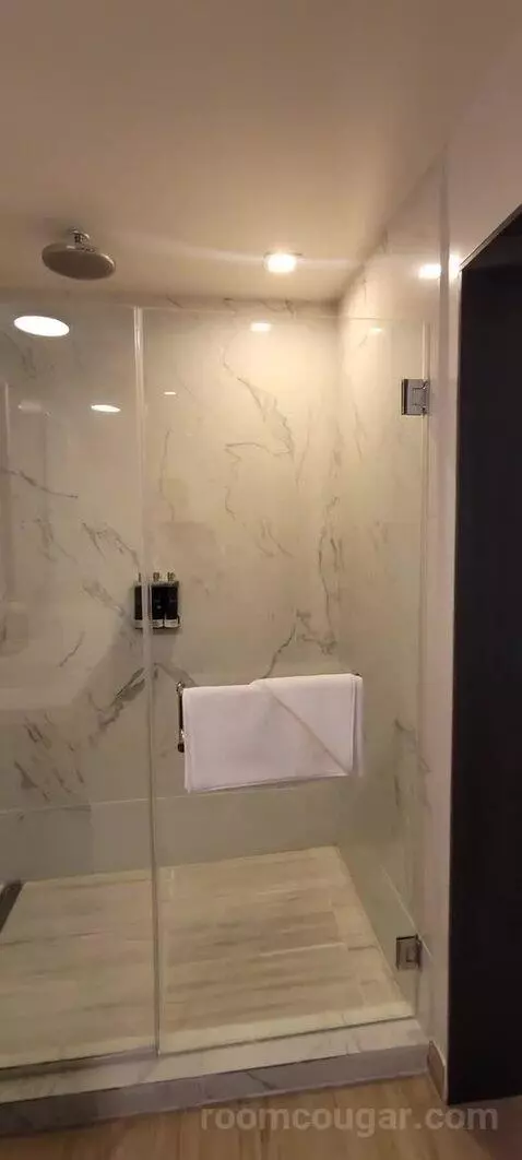 One Bedroom Centric Suite (#221) bathroom picture #9